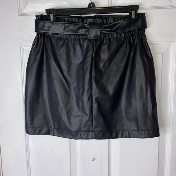 Night out in the town or got a hot date then this skirt is for you! - Picture 3 of 4